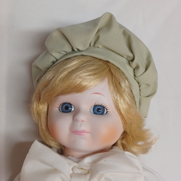 Brinn's Musical Edition Porcelain Doll 1986 - Picture 3 of 6